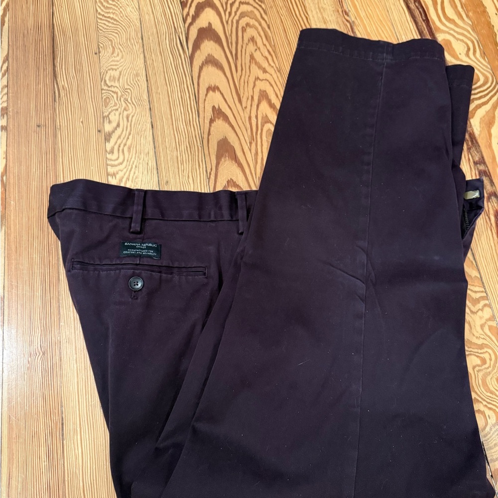 Banana Republic 38x30 Aidan Slim Fit Rapid Movement Chinos in Dark Plum